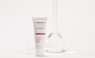 Christina Comodex Mattify & Protect Cream SPF 15 – mattierende Tagespflege mit Lichtschutz vor Laborglas