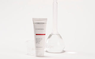 Christina Comodex Mattify & Protect Cream SPF 15 – mattierende Tagespflege mit Lichtschutz vor Laborglas