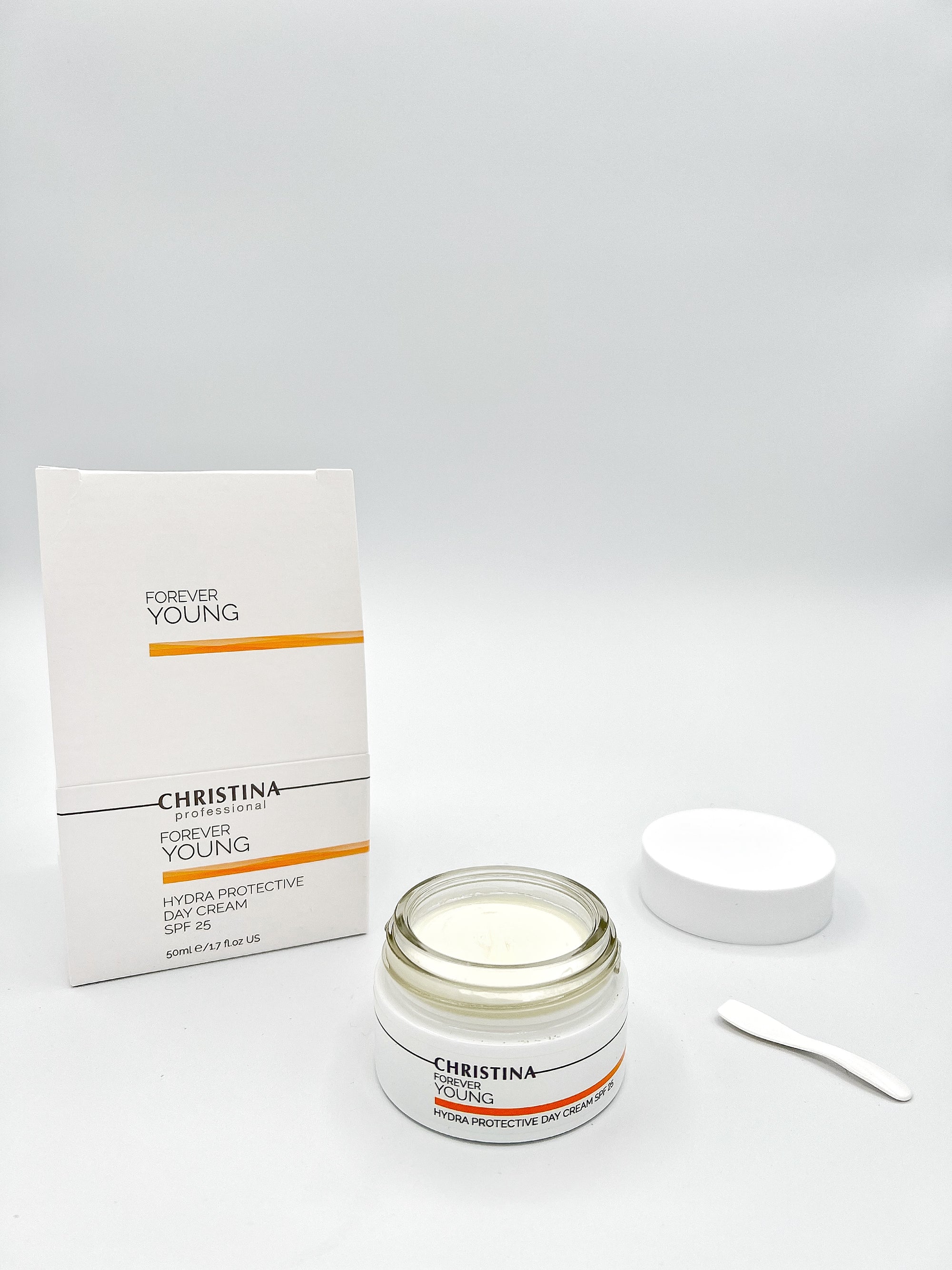 Christina Cosmetics Forever Young Hydra Protective Day Cream spf 25 geöffnet